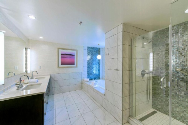 DoubleTree by Hilton Asheville Downtown image 25